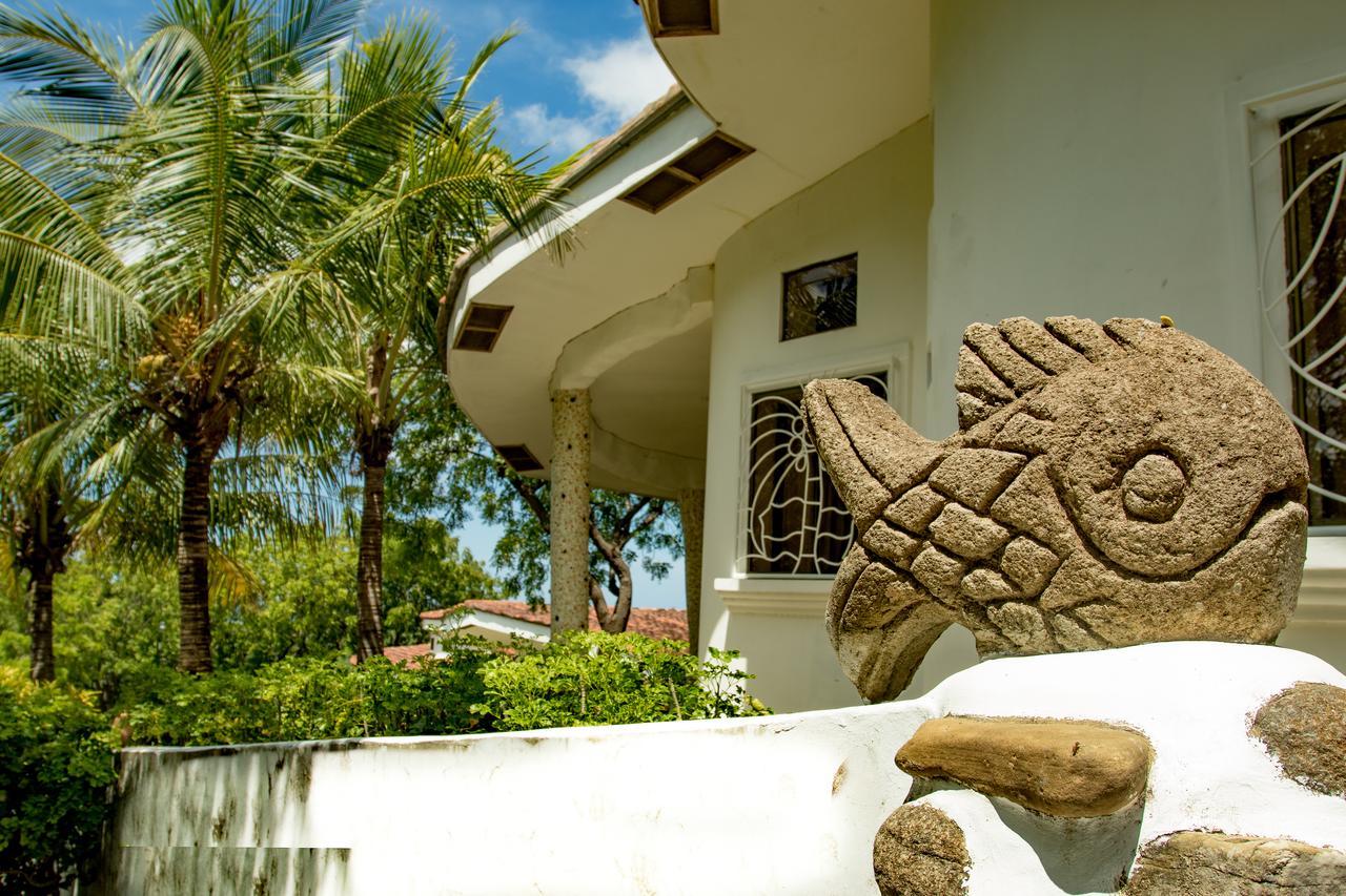 Two Brothers Surf Resort Tola Exterior photo