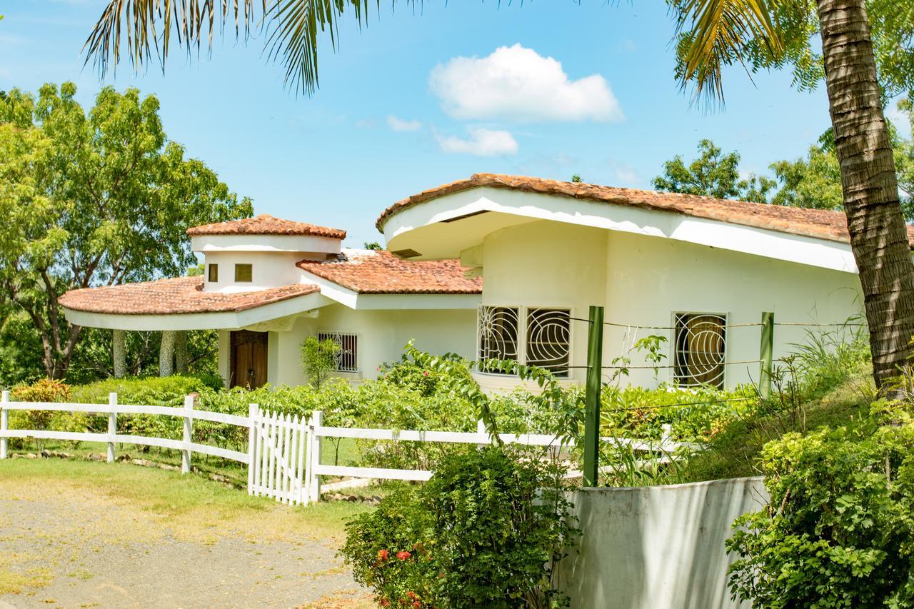 Two Brothers Surf Resort Tola Exterior photo