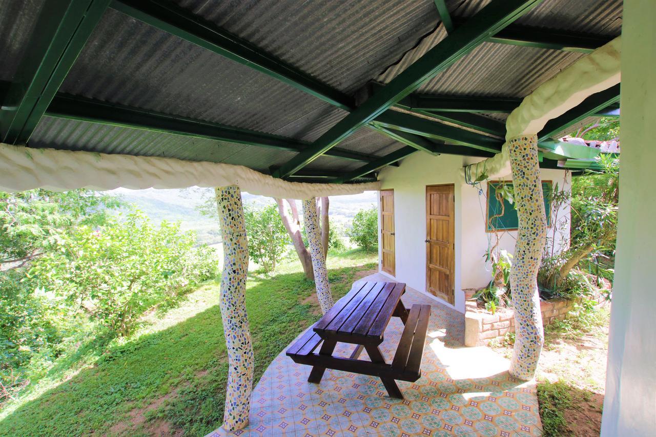 Two Brothers Surf Resort Tola Exterior photo